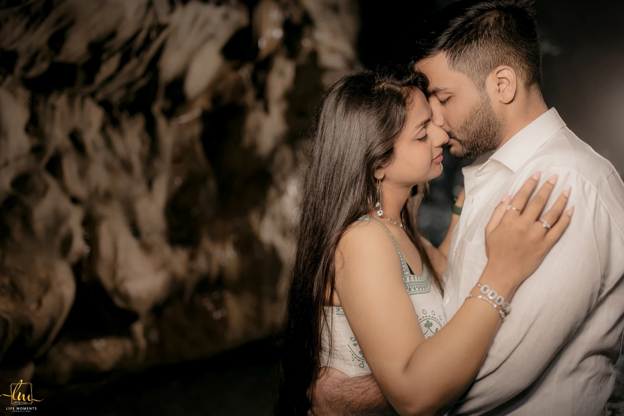 Day vs. Night Pre-Wedding Shoots: What’s Better? - Life Moments Productions